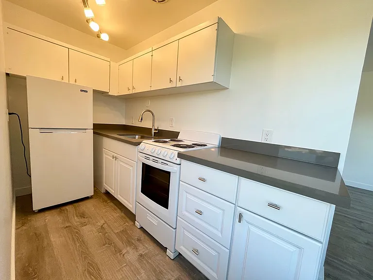 Village Vista Apartments — Photo 53