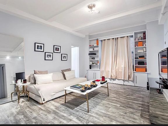 3rd image of 25 W 64th St APT 3D