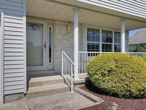 3rd image of 25 Sheffield Drive