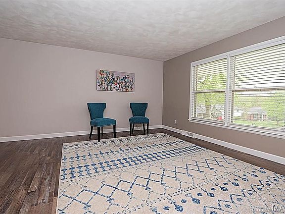 4th image of 1920 Weissinger Ln E