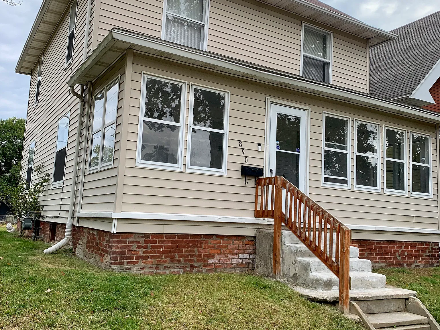 3 bed, 1.5 bath, 1723 sqft, $1,200 — Photo 1