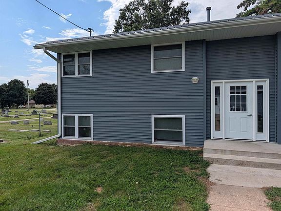 3rd image of 105 Ludland Dr