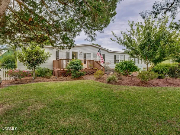 413 7th St N, Carolina Beach, NC 28428