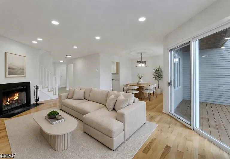 35 Reagan Way — Photo 5