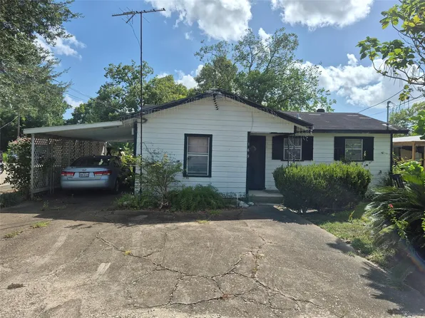 169 2nd St, Van Vleck, TX 77482