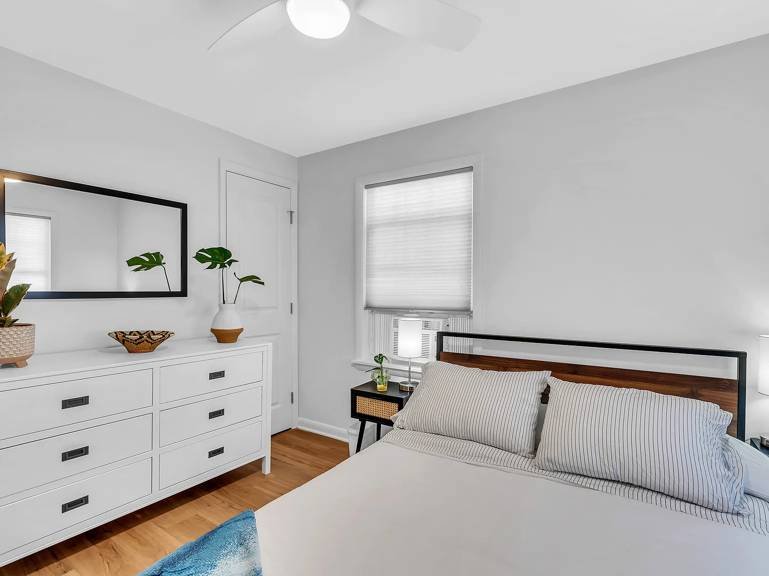 2 bed, 750 sqft, $2,400 — Photo 4