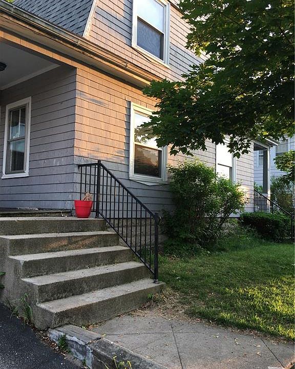2nd image of 124 Oakdale Ave
