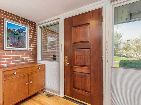 5th image of 432 Parkland Ave