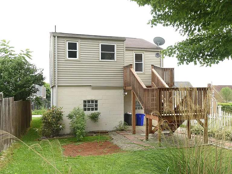 742 Lemington St — Photo 1