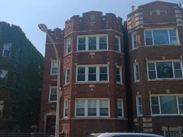 7840 S Essex Ave, Chicago, IL 60649