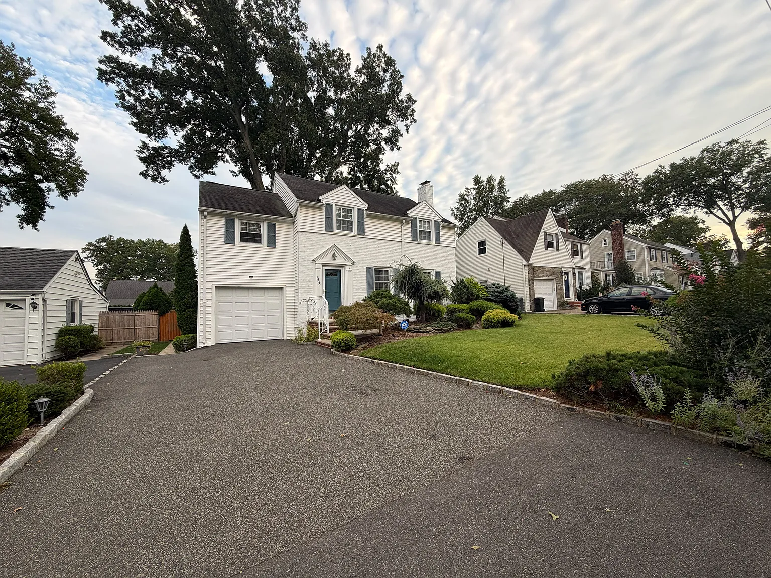 4 bed, 1880 sqft, $4,399 — Photo 2