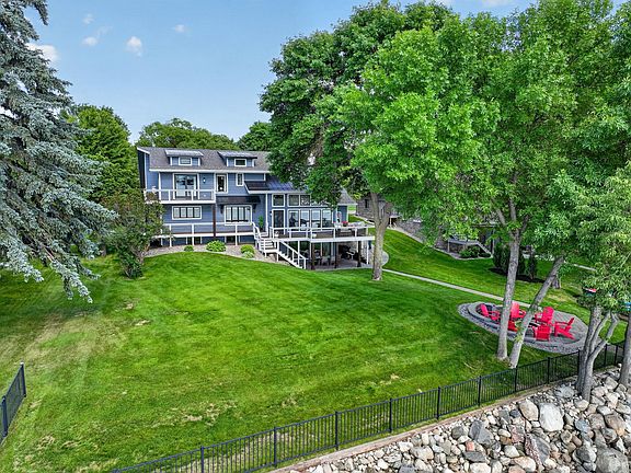 5th image of 3710 Crestwood Dr NE