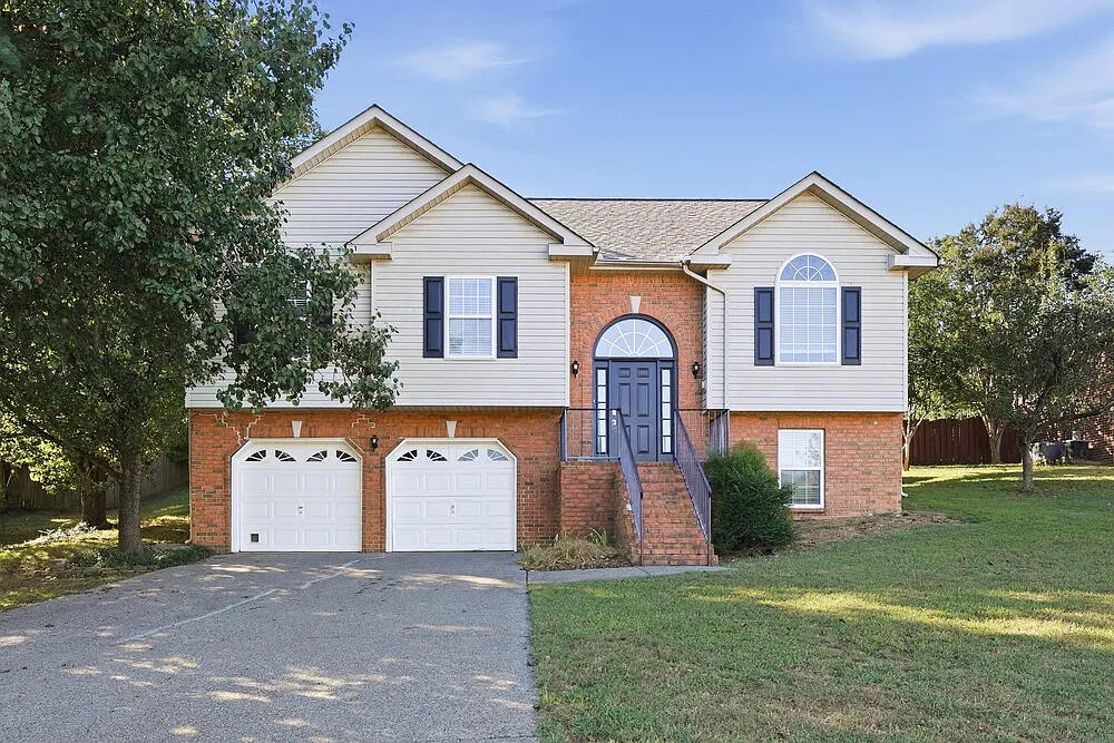4 bed, 3.0 bath, 2300 sqft, $2,860 — Photo 1