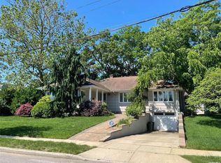 1720 Arms Ave, Merrick, NY 11566