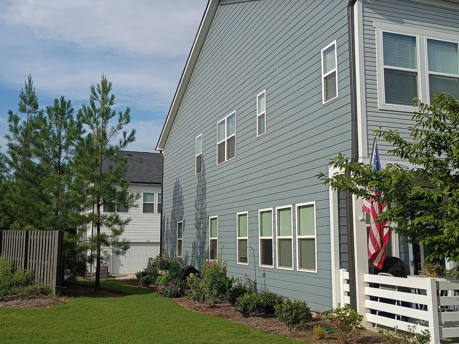 3 bed, 2.5 bath, 1795 sqft, $3,200 — Photo 2