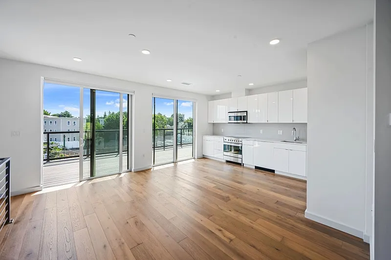 2 bed, 1.5 bath, 881 sqft, $5,100 — Photo 1