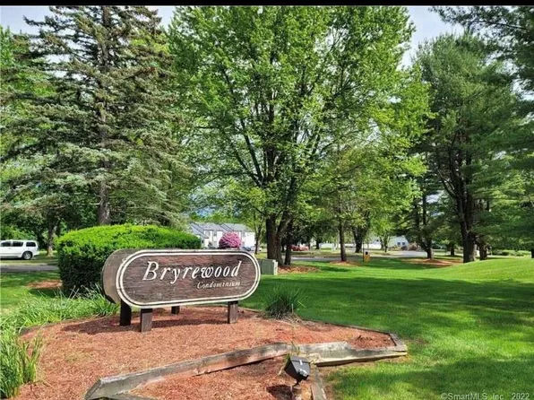 707 Twin Circle Dr, South Windsor, CT