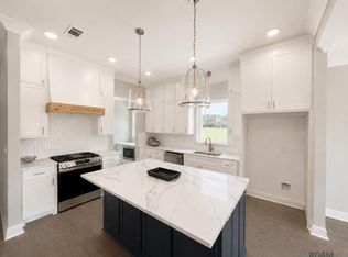 29463 Northlake Dr, Denham Springs, LA 70726