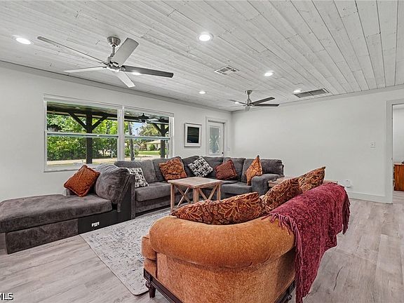 4th image of 3728 Gasparilla St