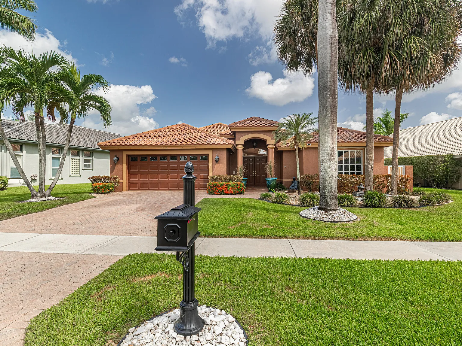 3 bed, 3.0 bath, 1995 sqft, $5,800 — Photo 3