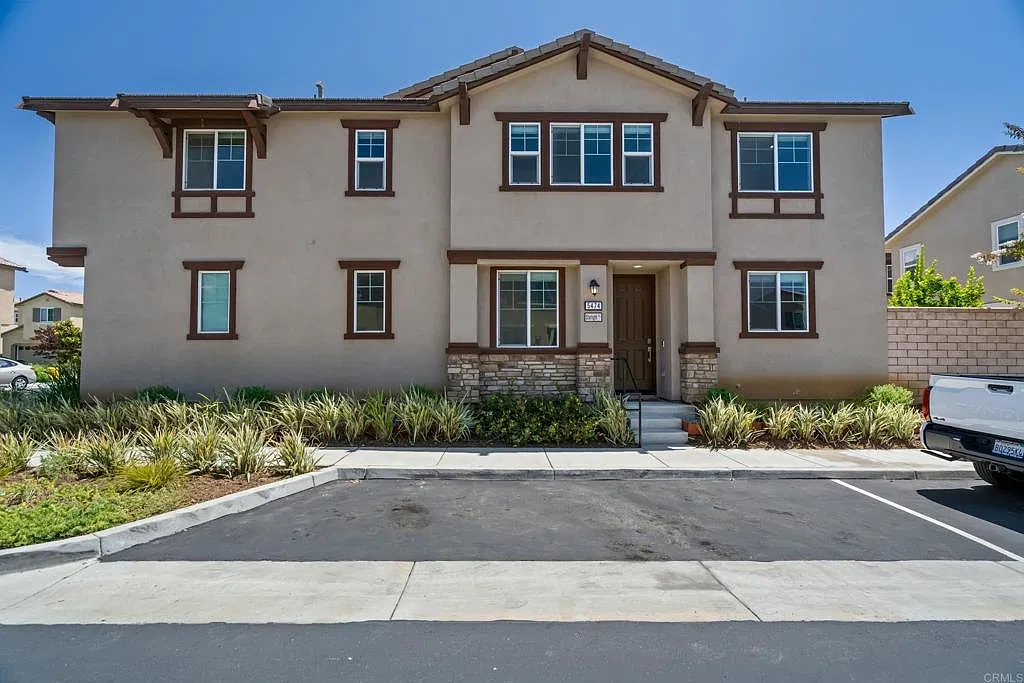 4 bed, 2043 sqft, $4,300 — Photo 1