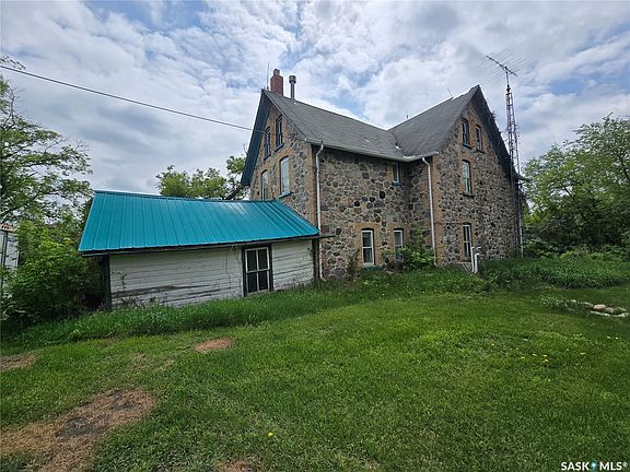 2nd image of 934 MAIN Street