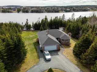 287 Greenough Dr, Halifax, NS B3E 1M8