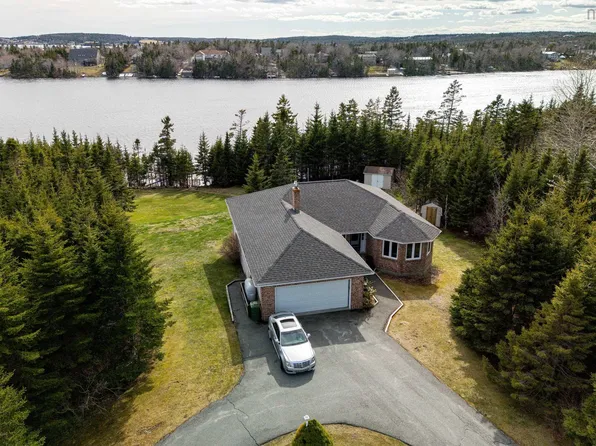 287 Greenough Dr, Halifax, NS B3E 1M8