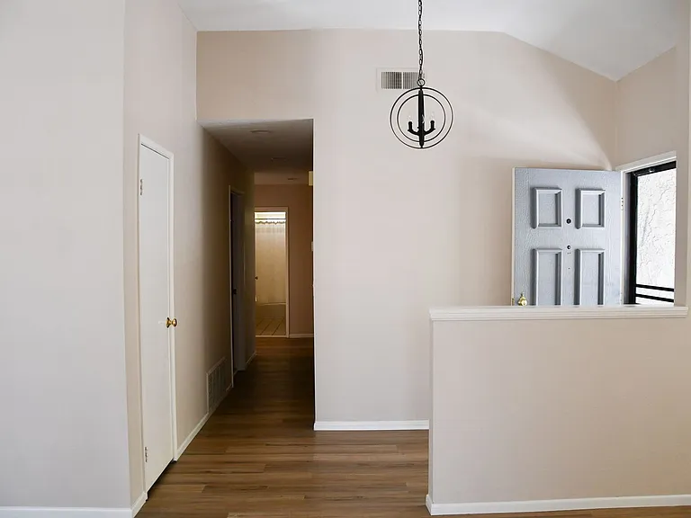 2337 Skyline Dr — Photo 8