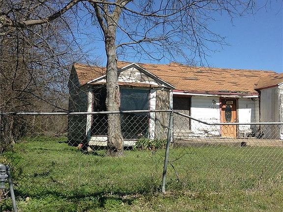 4th image of 707 E Davis Ave