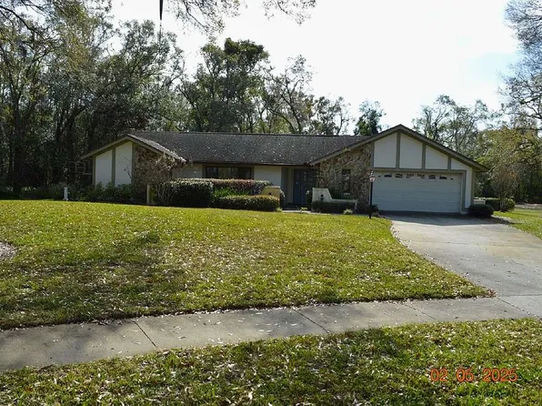 908 Lake Brooker Ct, Lutz, FL 33548