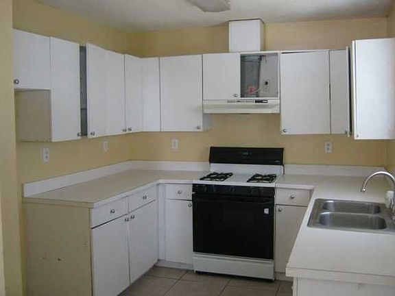 3rd image of 908 Evergreen Dr