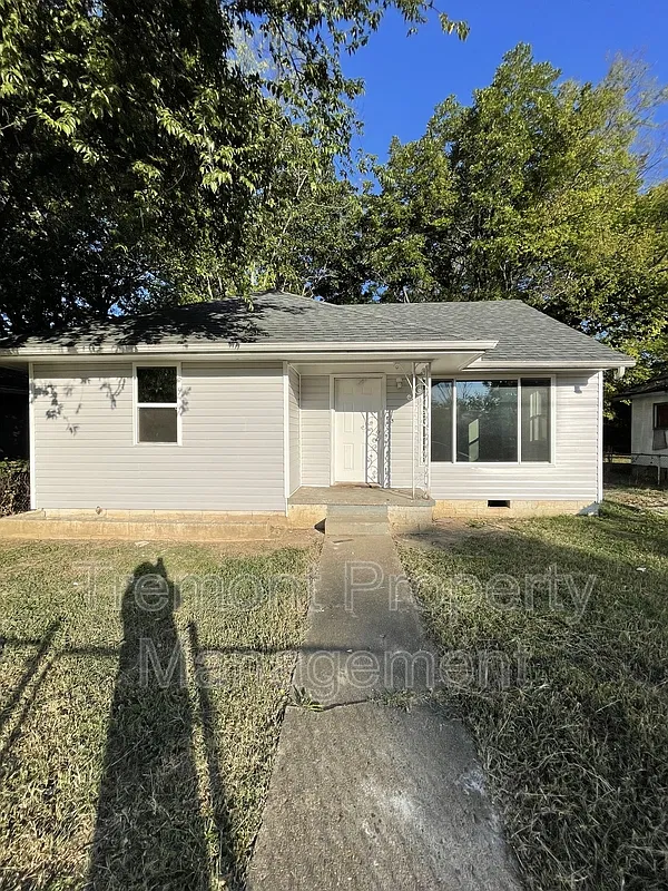 2 bed, 1.0 bath, $1,299 — Photo 1