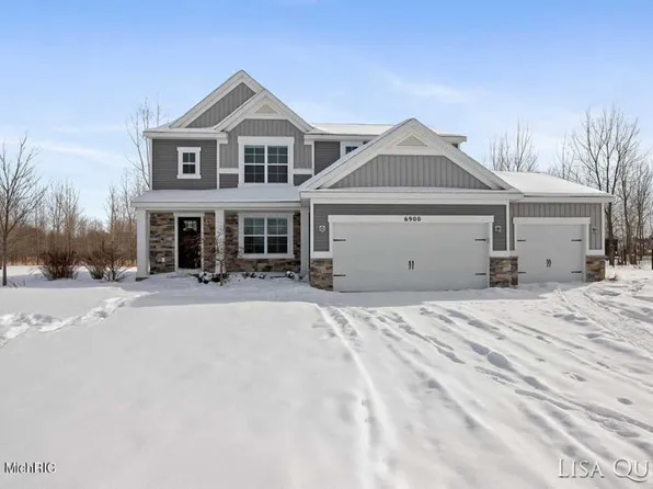 6900 Madrone Dr NE, Rockford, MI 49341