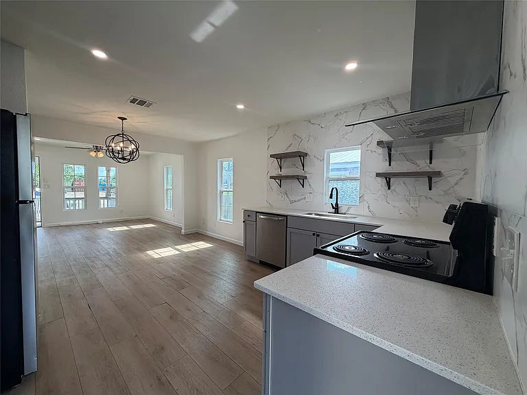 1207 Pine St — Photo 4