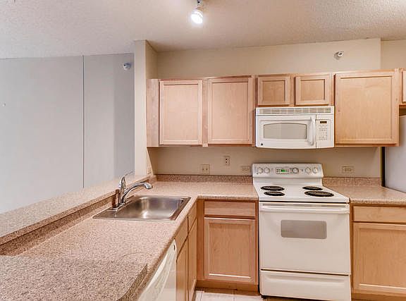 5th image of 222 N Columbus Dr APT 607
