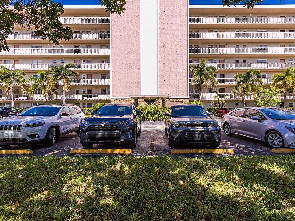 1st image of 901 NE 14th Avenue #203