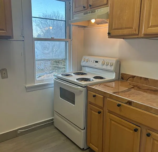 214 Oak St #3 — Photo 3