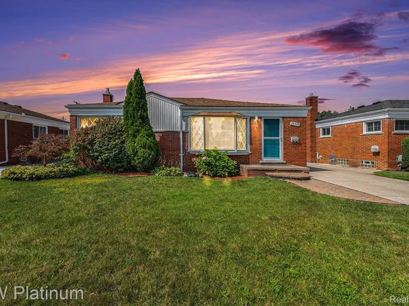 28949 Grant St, Saint Clair Shores, MI 48081