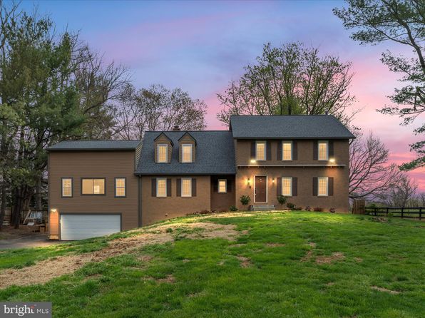 60 N Tavenner Ln, Hamilton, VA 20158