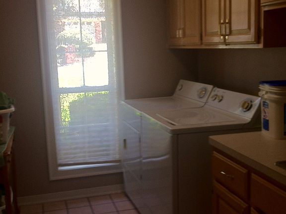Large Laundry w/sink