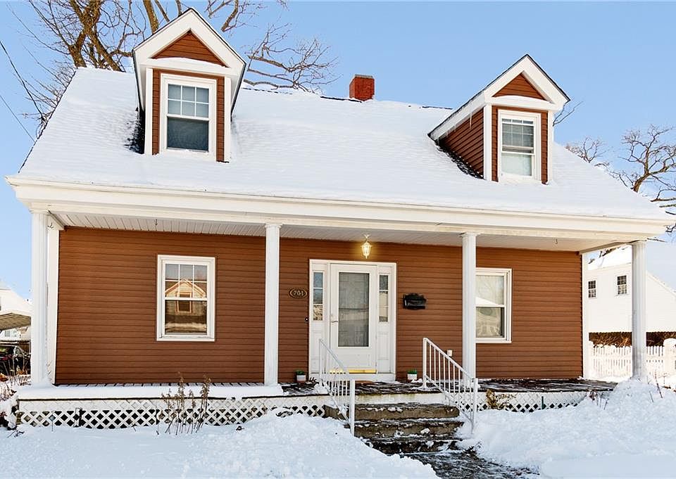 1st image of 204 Oakdale Ave