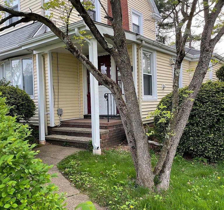 2nd image of 1732 Whitney Ave #1R