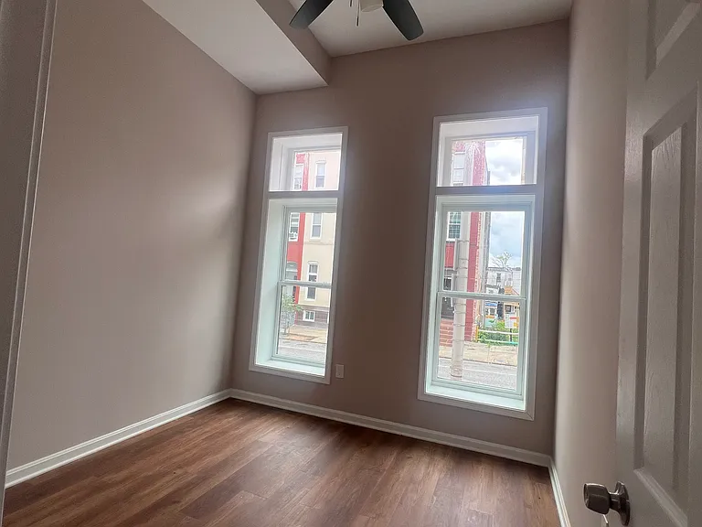 1919 McCulloh St — Photo 7