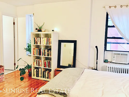 Rented by Sunrise Real Estate | media 7