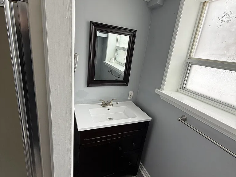501 Lancelot Cres #LOWER — Photo 12