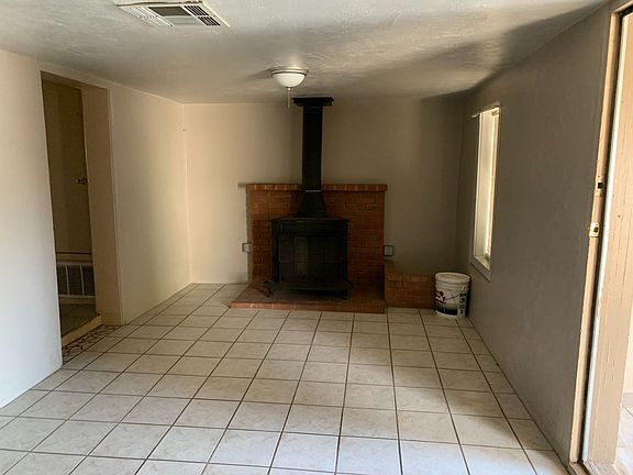 2nd image of 1215 Alamo St