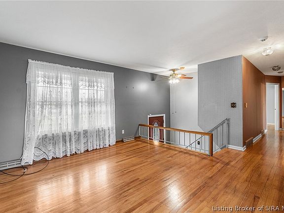 4th image of 925 Redwood Drive