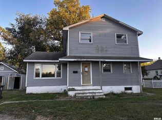 1412 E 5th St, Beardstown, IL 62618
