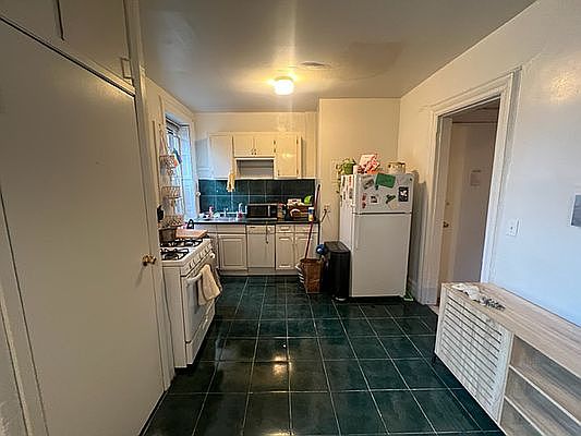 5th image of 200 W 102nd St APT 5W